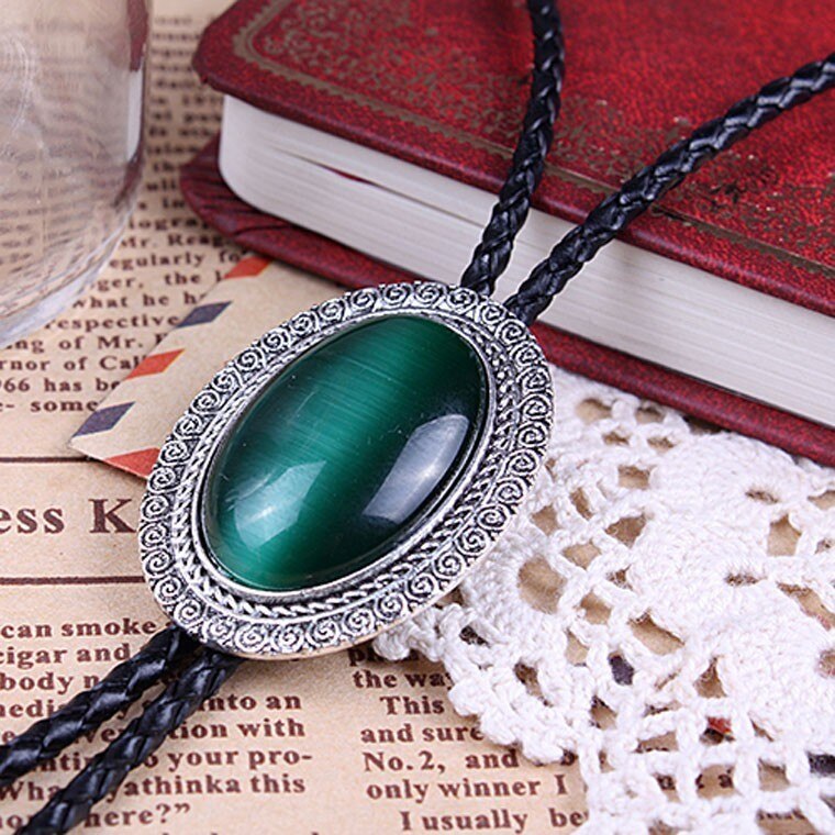 Attack on Titan Cosplay Merch: Erwin Smith Cosplay Necklace 3 - Attack On Titan Store Attack on Titan Cosplay Merch: Erwin Smith Cosplay Necklace - Image 3